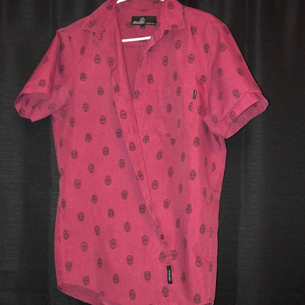 Short-sleeve button up.